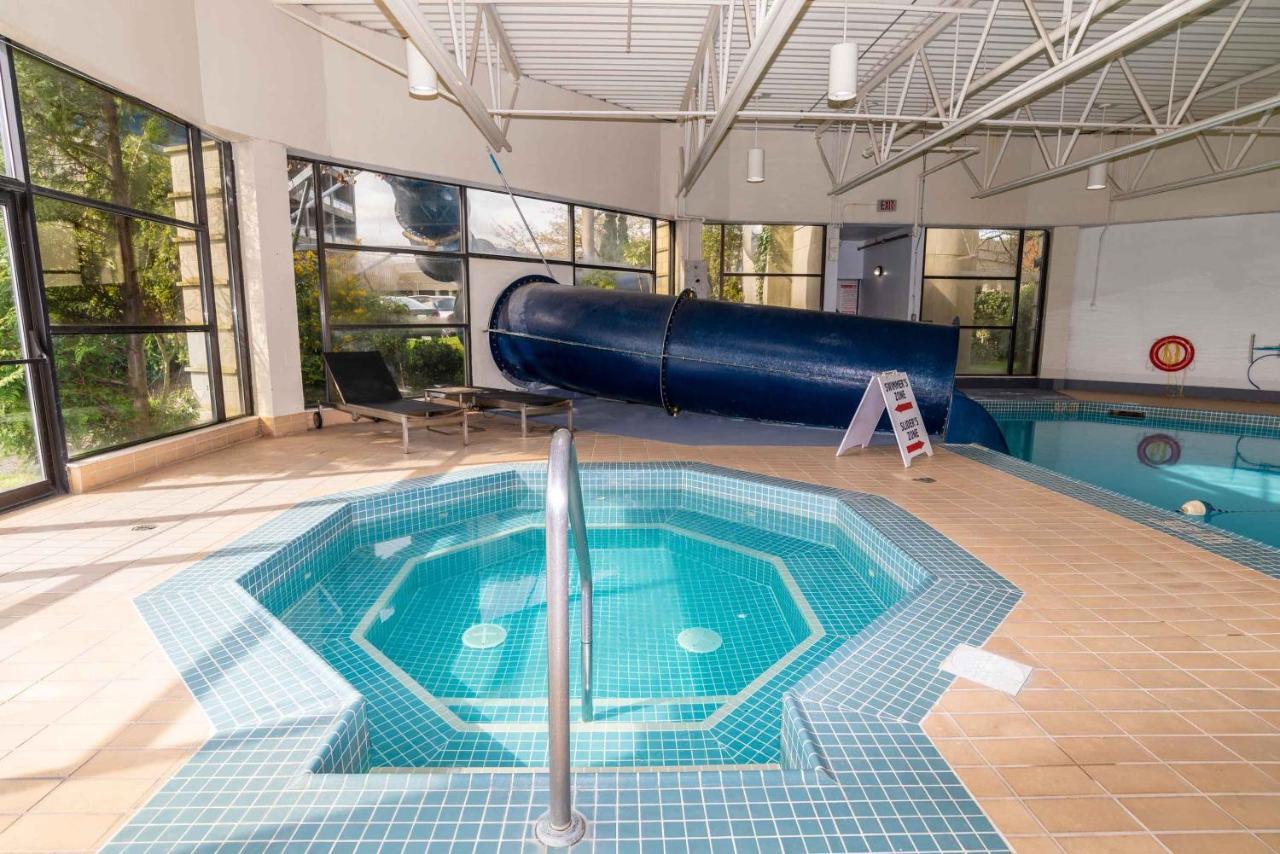 Sandman Signature Vancouver Airport Hotel & Resort Richmond Bagian luar foto