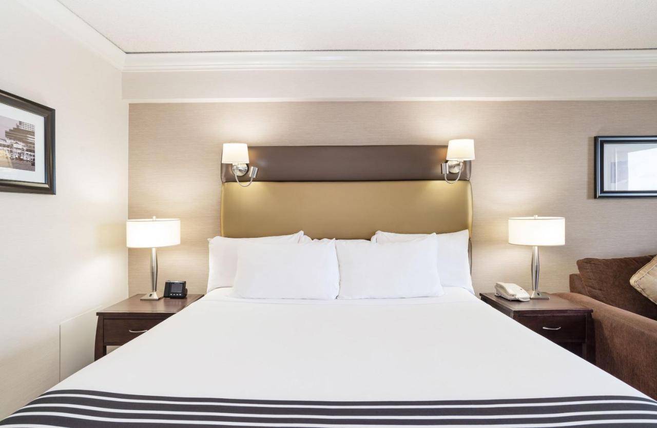 Sandman Signature Vancouver Airport Hotel & Resort Richmond Bagian luar foto