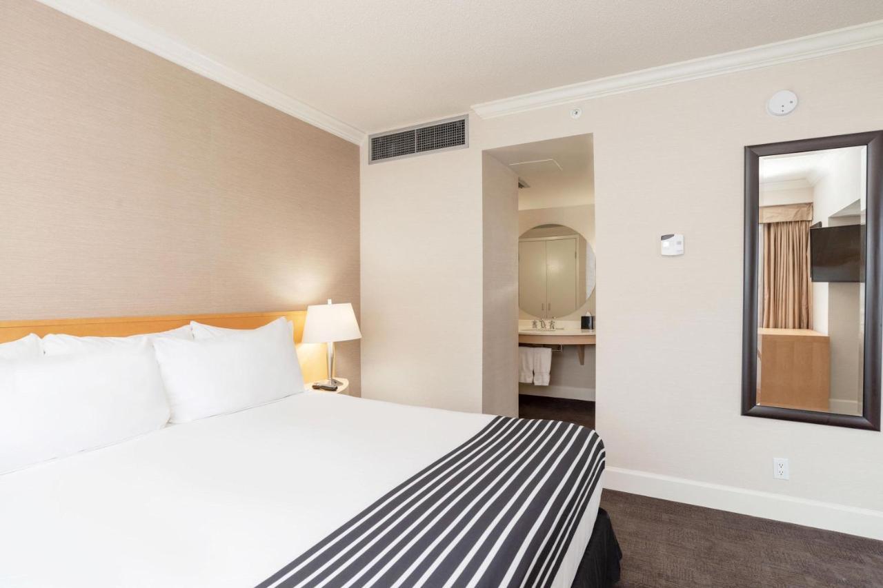 Sandman Signature Vancouver Airport Hotel & Resort Richmond Bagian luar foto