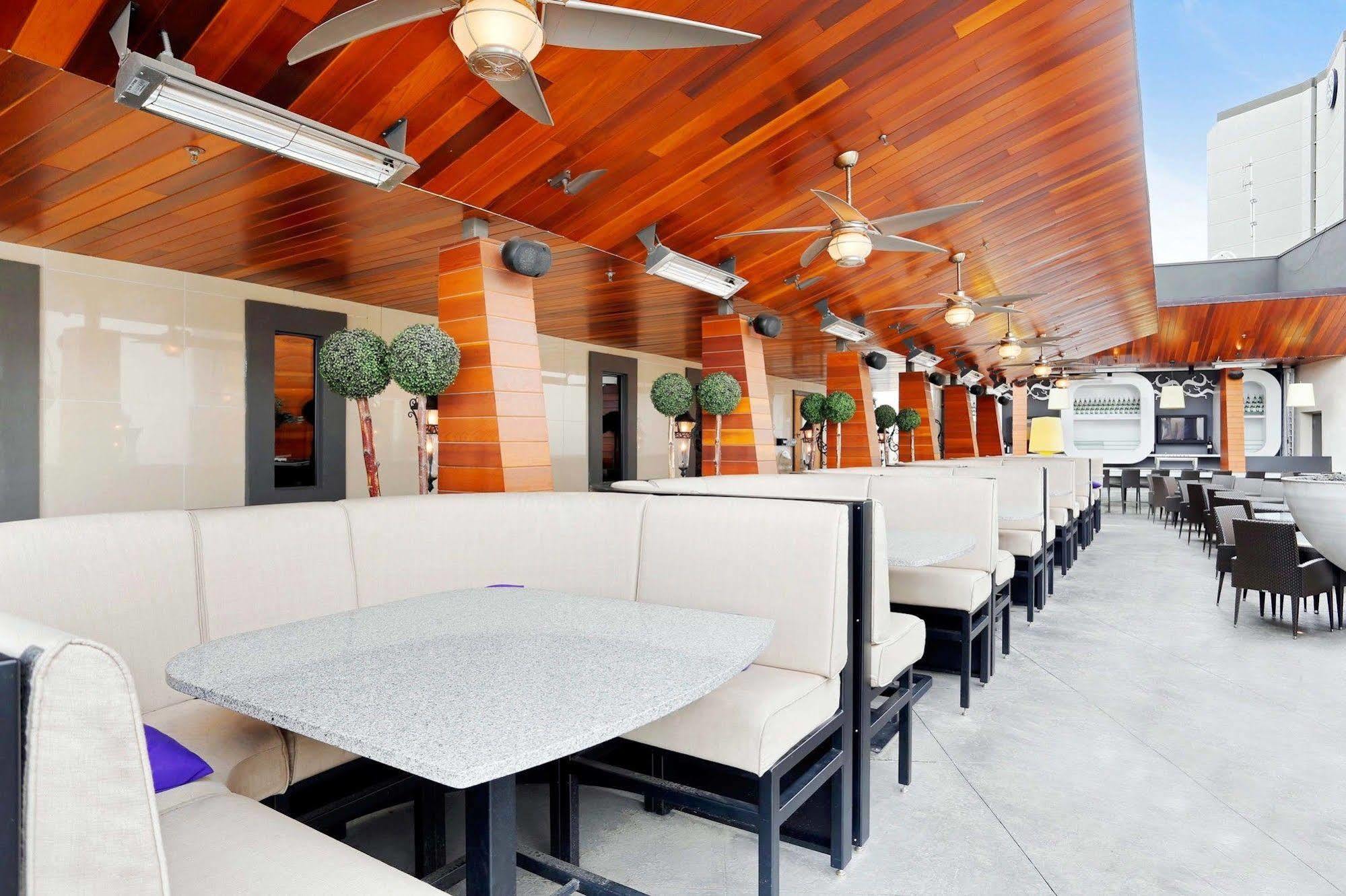 Sandman Signature Vancouver Airport Hotel & Resort Richmond Bagian luar foto