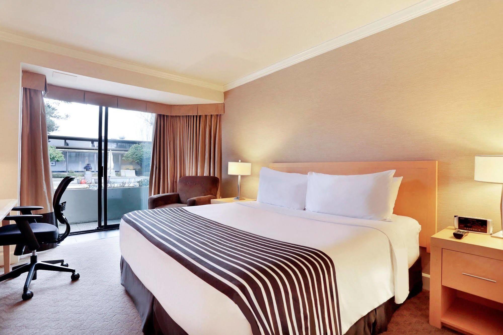 Sandman Signature Vancouver Airport Hotel & Resort Richmond Bagian luar foto