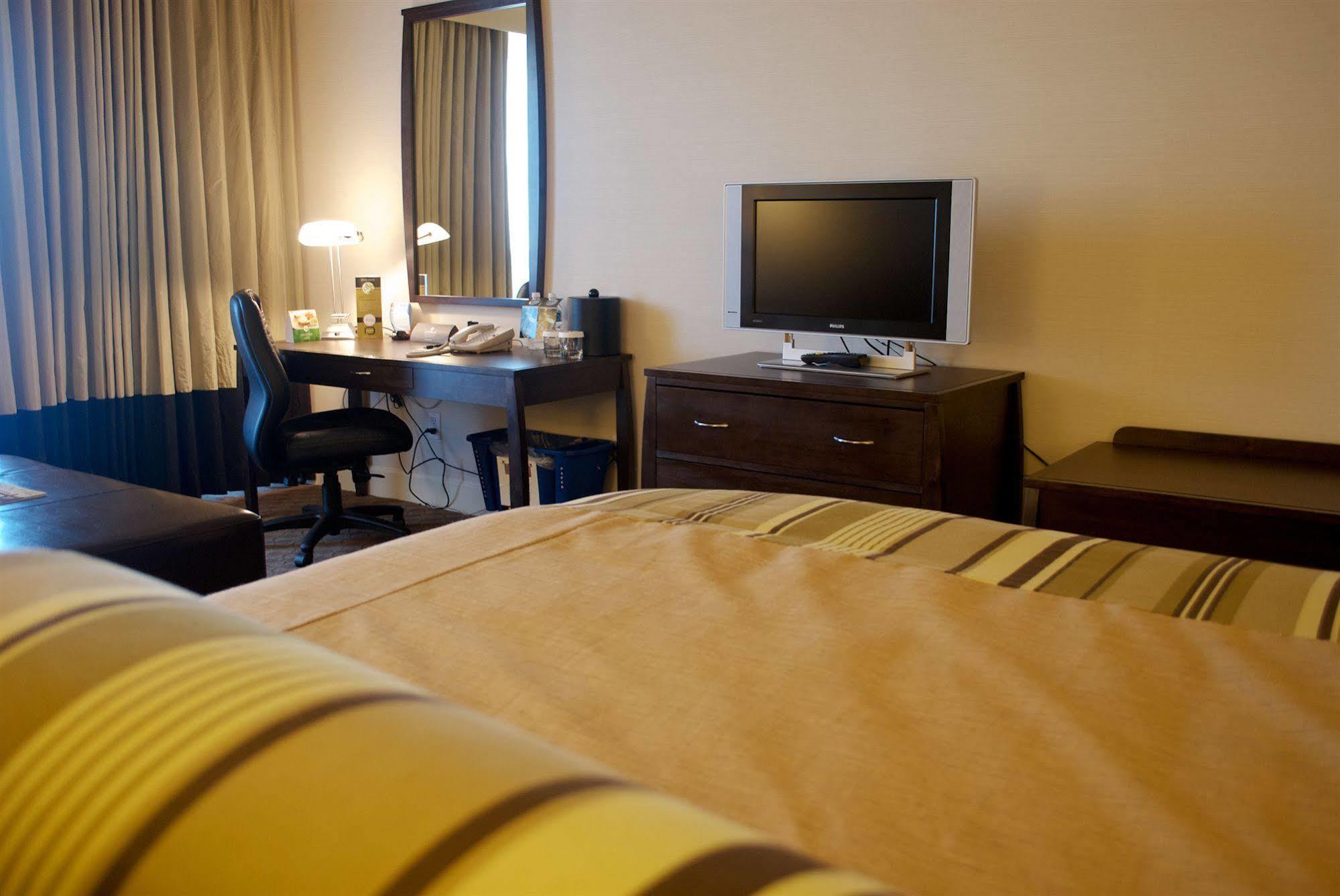 Sandman Signature Vancouver Airport Hotel & Resort Richmond Bagian luar foto