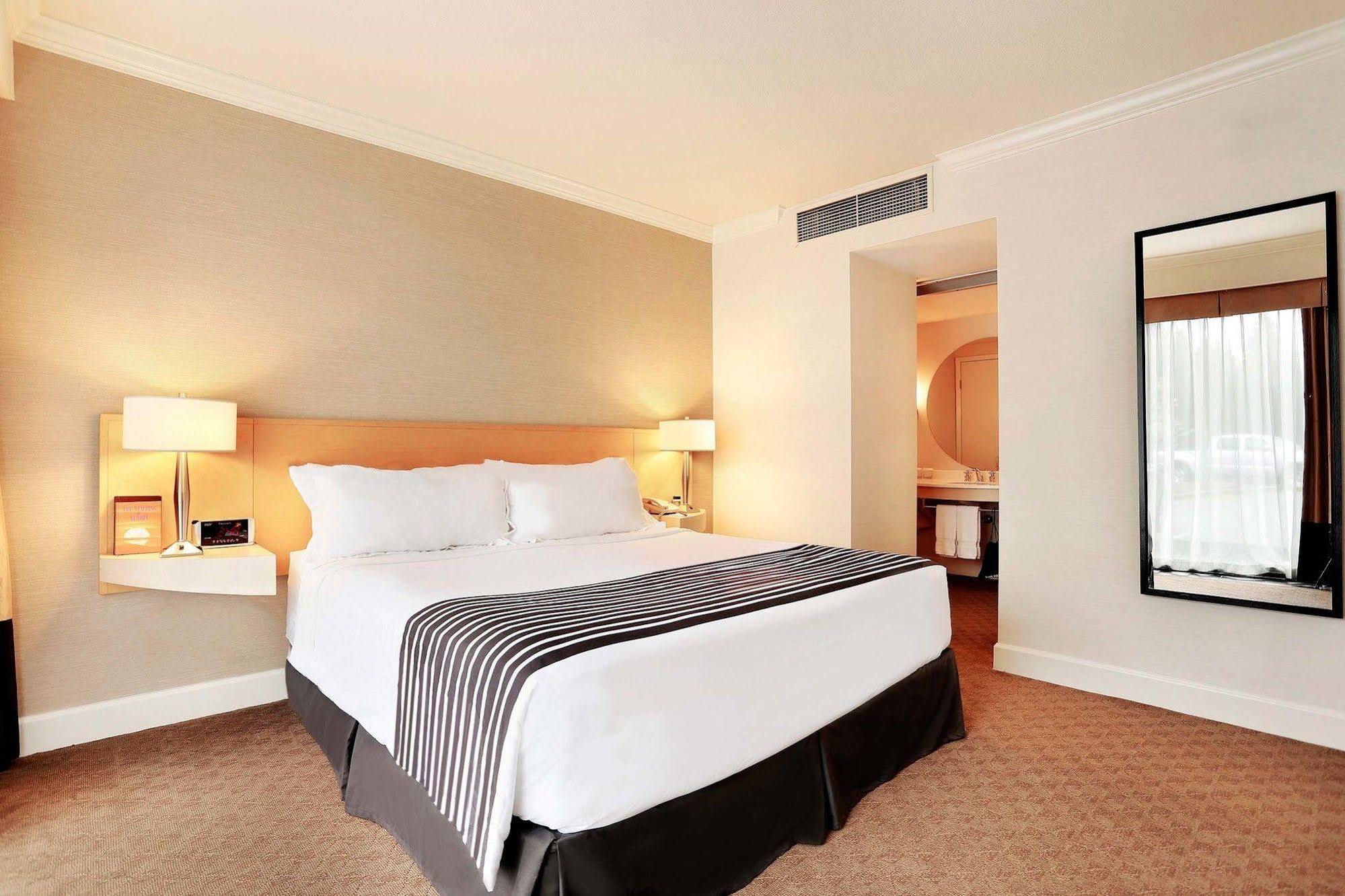 Sandman Signature Vancouver Airport Hotel & Resort Richmond Bagian luar foto