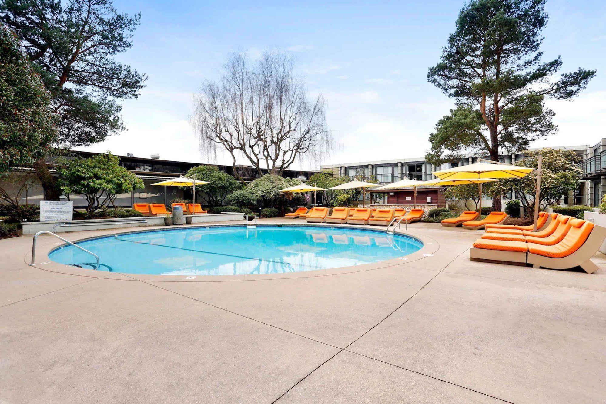 Sandman Signature Vancouver Airport Hotel & Resort Richmond Bagian luar foto