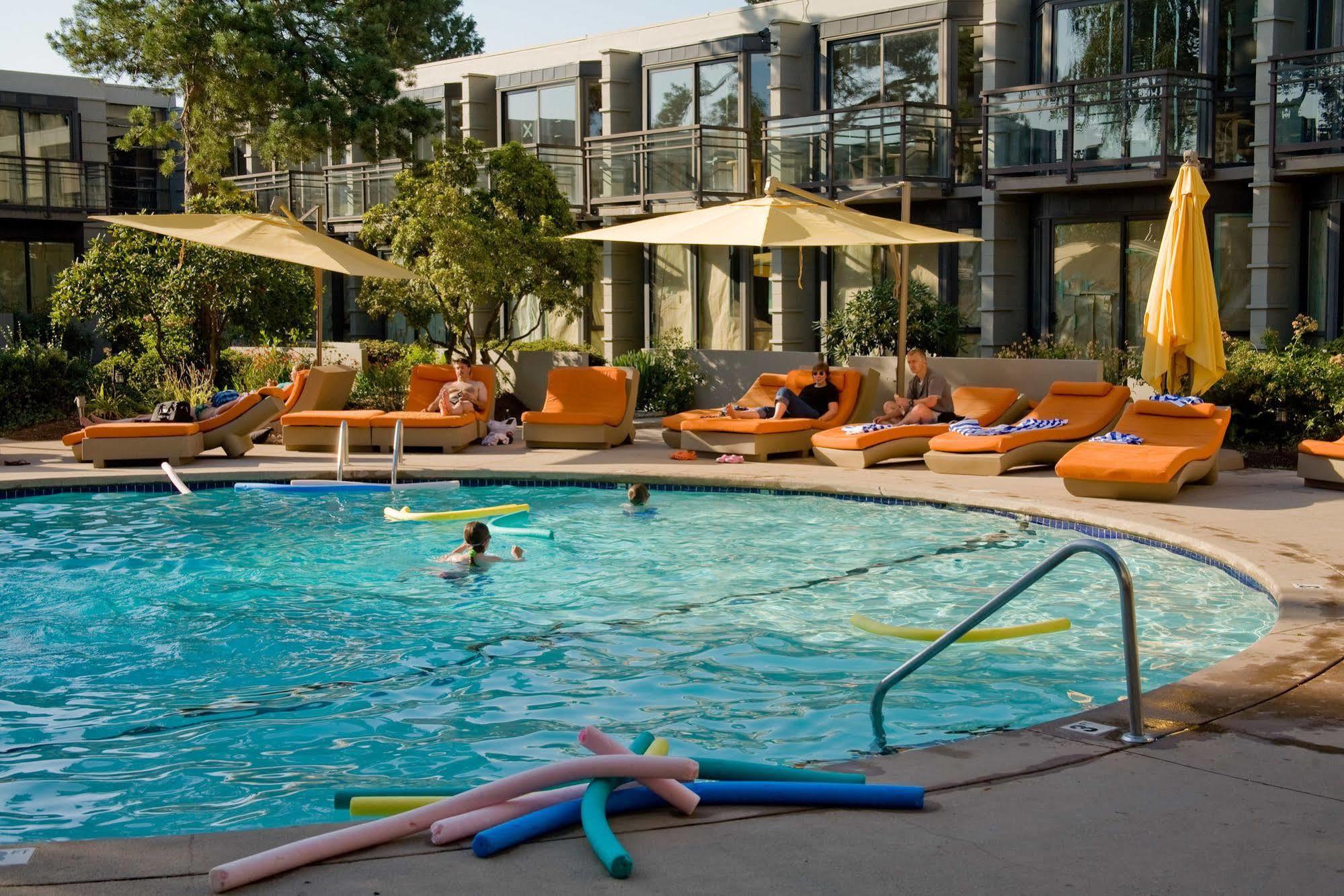 Sandman Signature Vancouver Airport Hotel & Resort Richmond Bagian luar foto